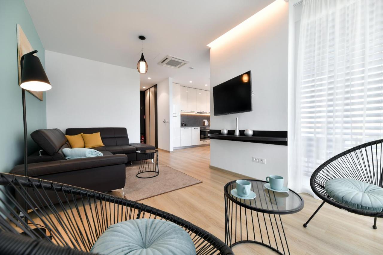 Crowonder Apartments & Rooms Oaza With Heated Swimming Pool And Sauna Turanj Esterno foto