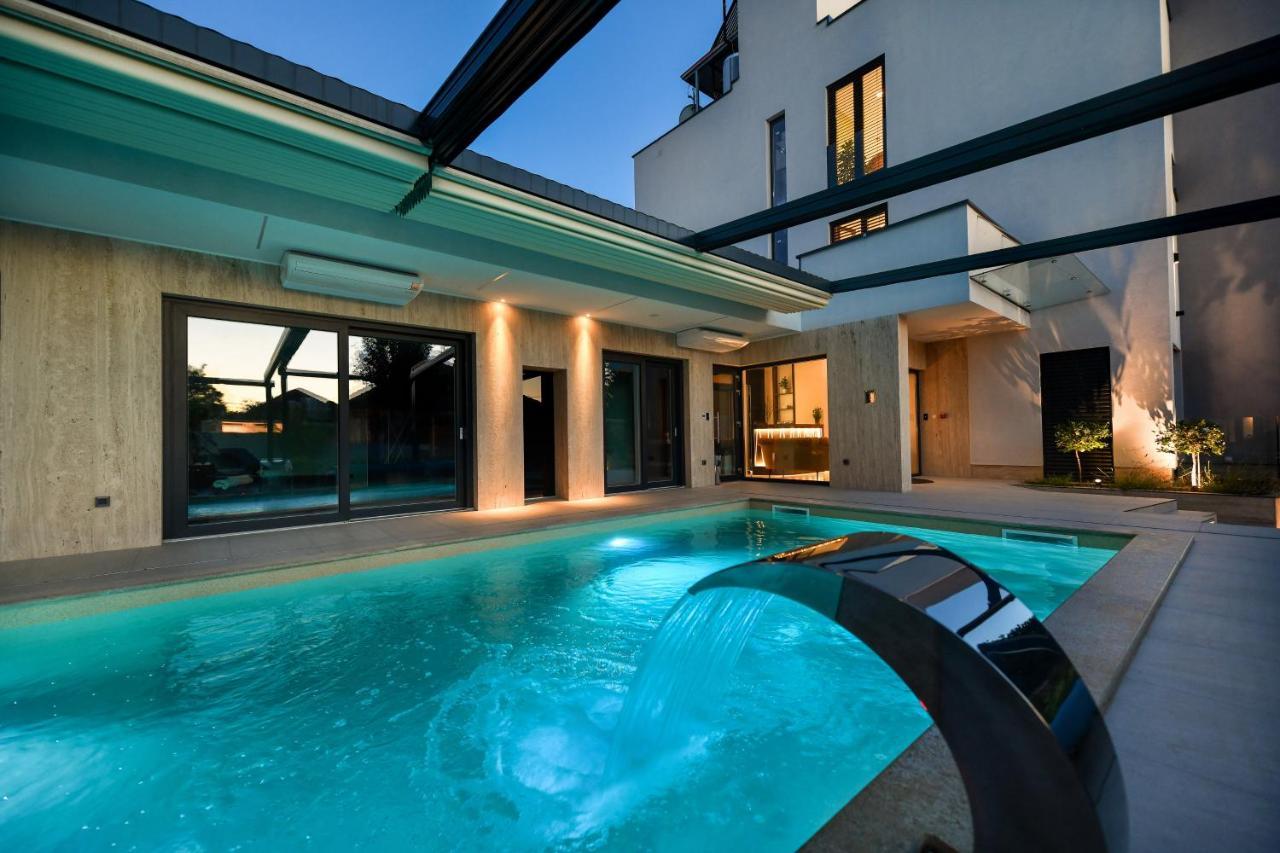Crowonder Apartments & Rooms Oaza With Heated Swimming Pool And Sauna Turanj Esterno foto