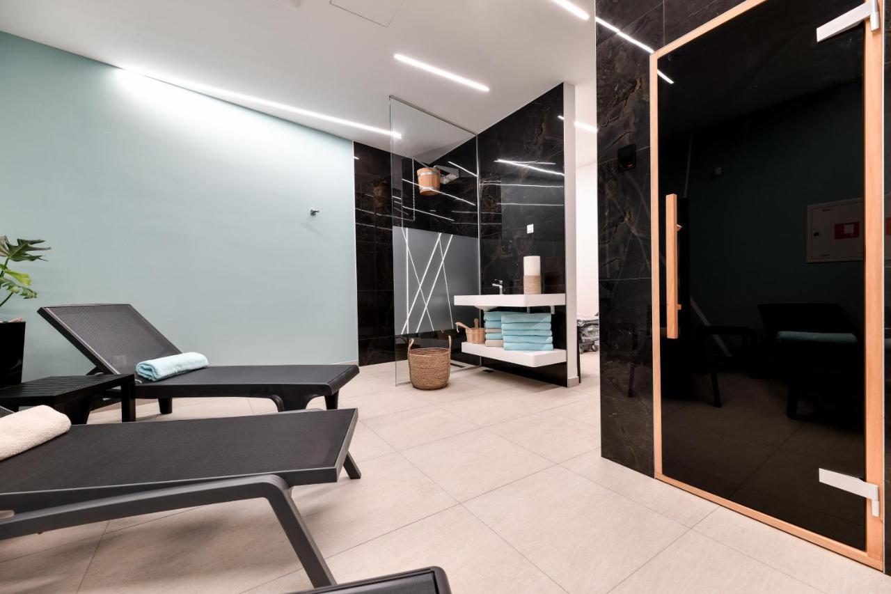 Crowonder Apartments & Rooms Oaza With Heated Swimming Pool And Sauna Turanj Esterno foto