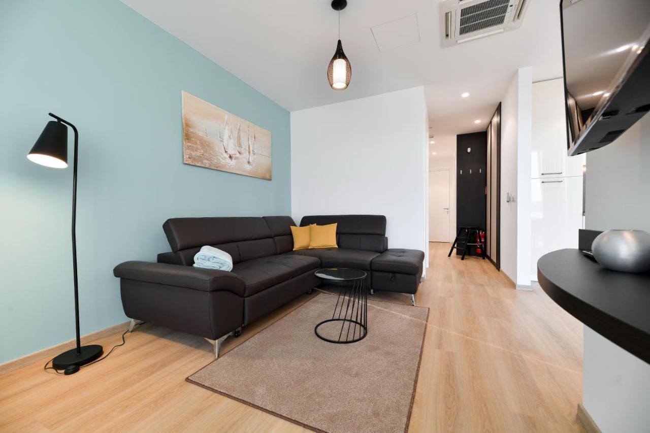 Crowonder Apartments & Rooms Oaza With Heated Swimming Pool And Sauna Turanj Esterno foto