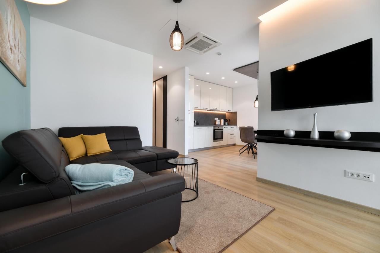 Crowonder Apartments & Rooms Oaza With Heated Swimming Pool And Sauna Turanj Esterno foto
