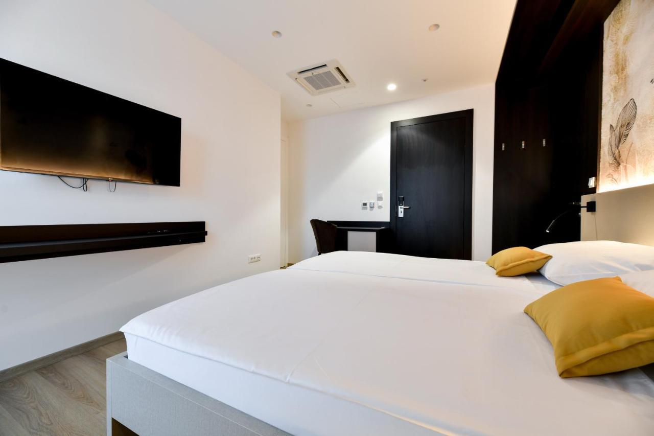 Crowonder Apartments & Rooms Oaza With Heated Swimming Pool And Sauna Turanj Esterno foto