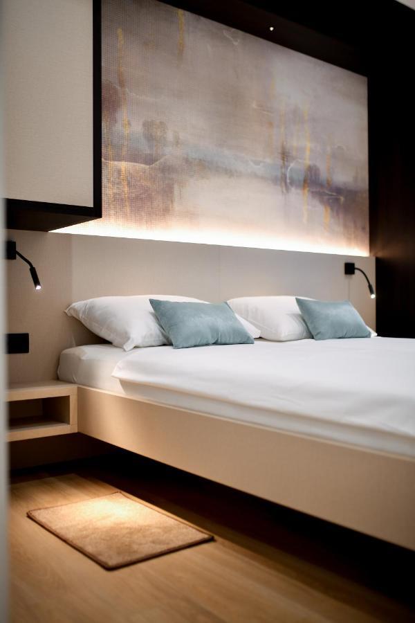 Crowonder Apartments & Rooms Oaza With Heated Swimming Pool And Sauna Turanj Esterno foto