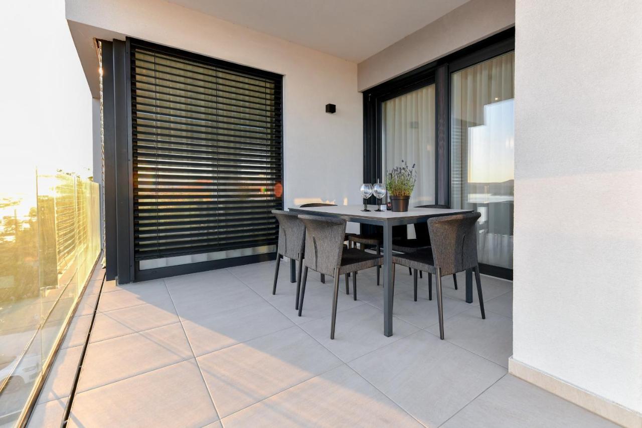Crowonder Apartments & Rooms Oaza With Heated Swimming Pool And Sauna Turanj Esterno foto