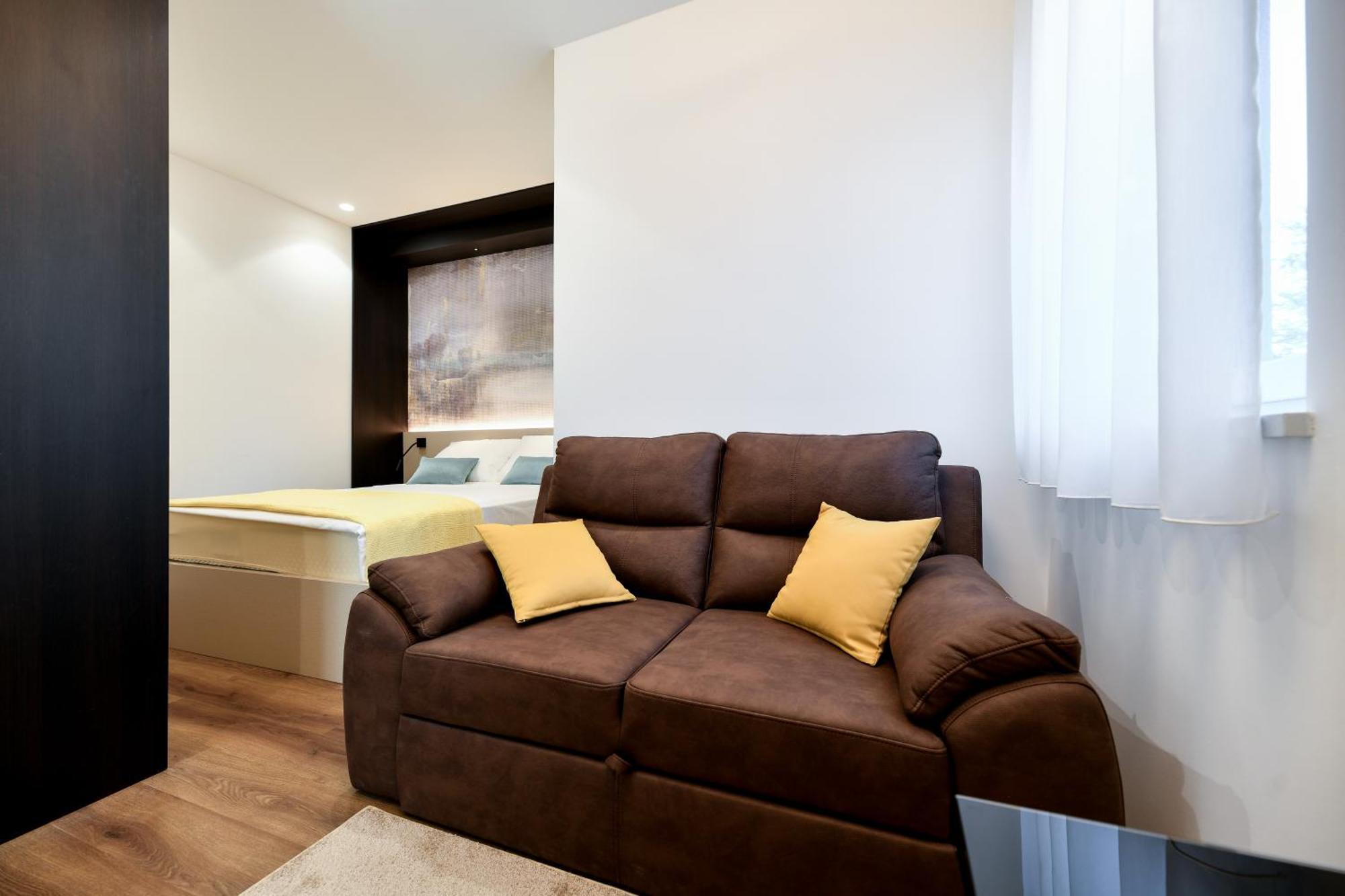 Crowonder Apartments & Rooms Oaza With Heated Swimming Pool And Sauna Turanj Esterno foto