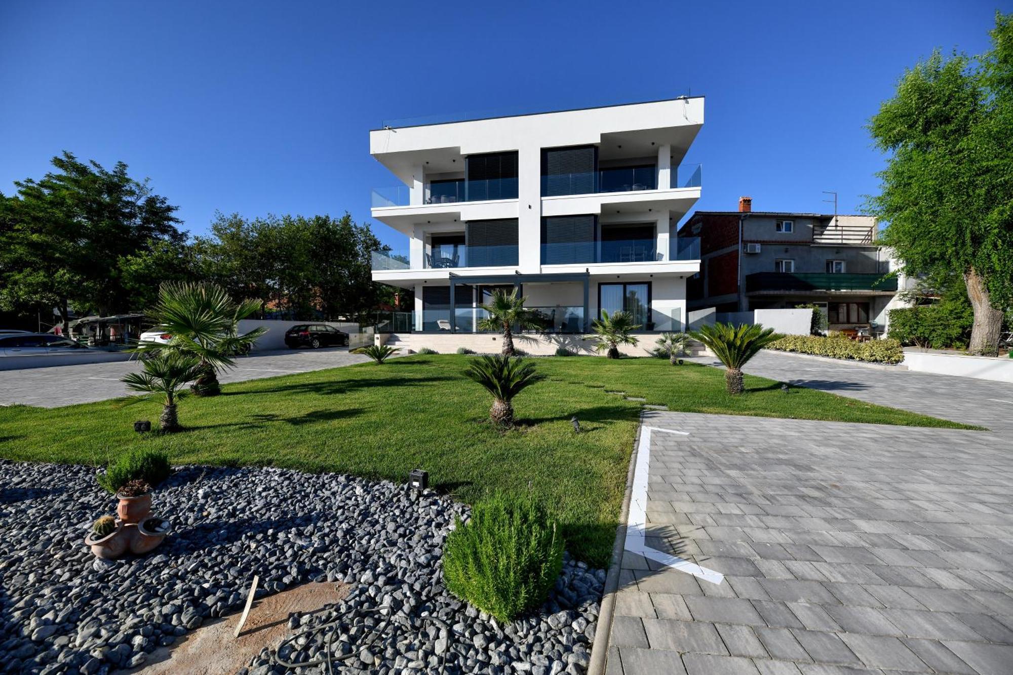 Crowonder Apartments & Rooms Oaza With Heated Swimming Pool And Sauna Turanj Esterno foto