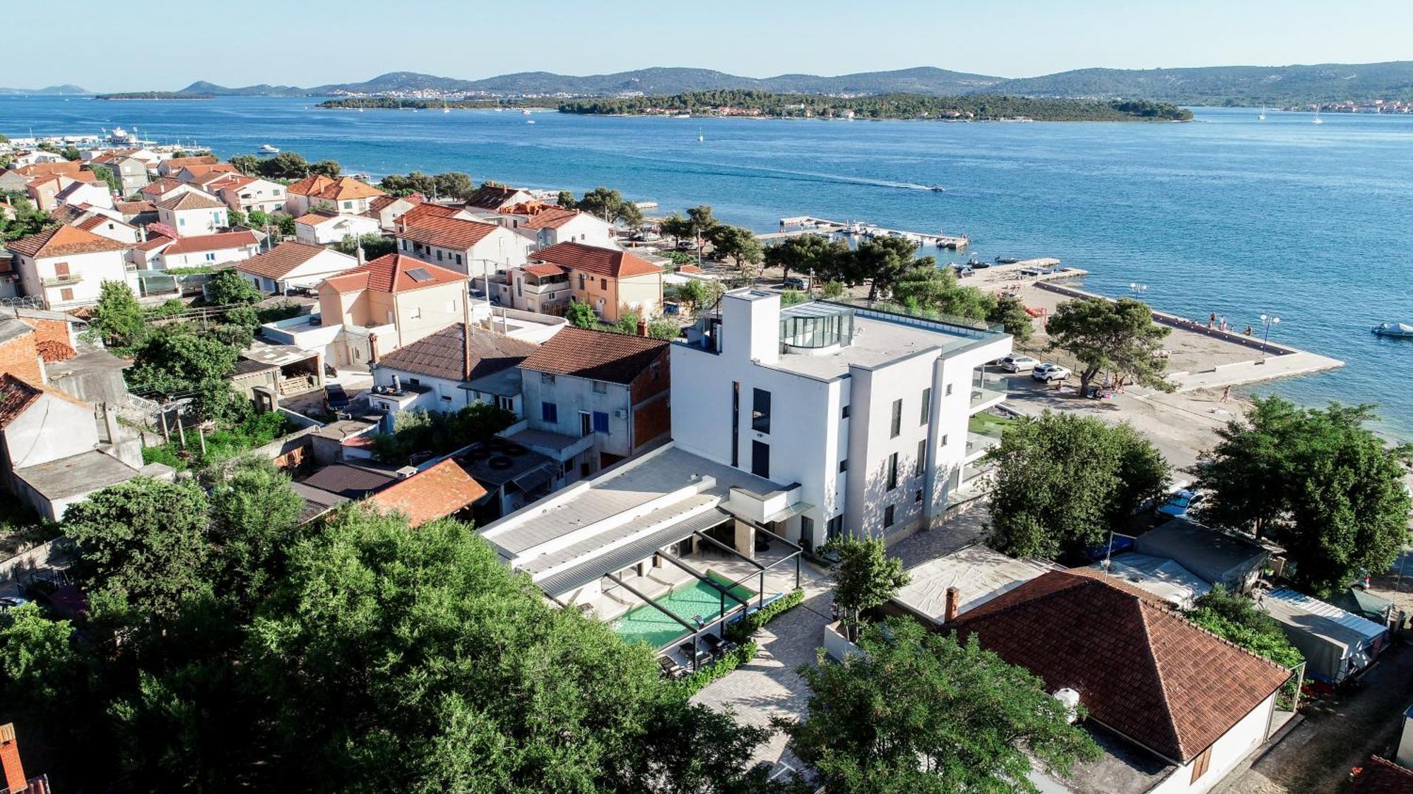 Crowonder Apartments & Rooms Oaza With Heated Swimming Pool And Sauna Turanj Esterno foto