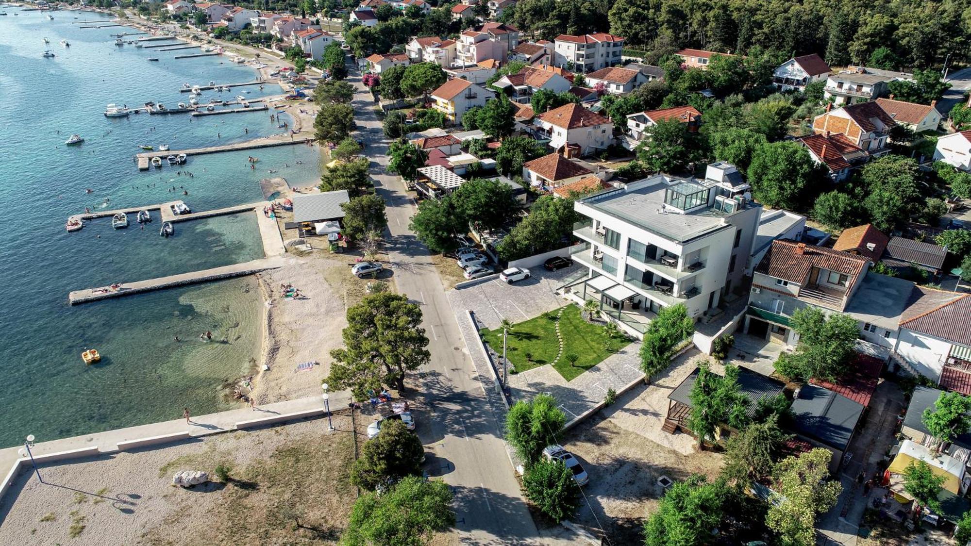 Crowonder Apartments & Rooms Oaza With Heated Swimming Pool And Sauna Turanj Esterno foto